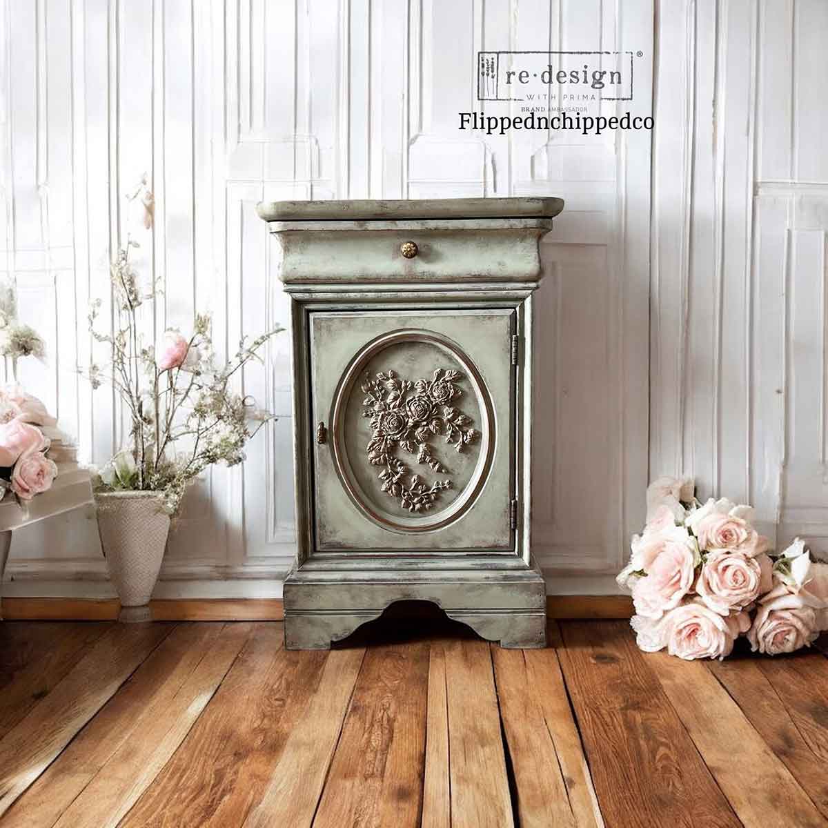 VELVET CASCADE LEFT - DECOR POLY - – 9.5″x7″x0.5″ (24.1cmx17.8cmx1.3cm)
