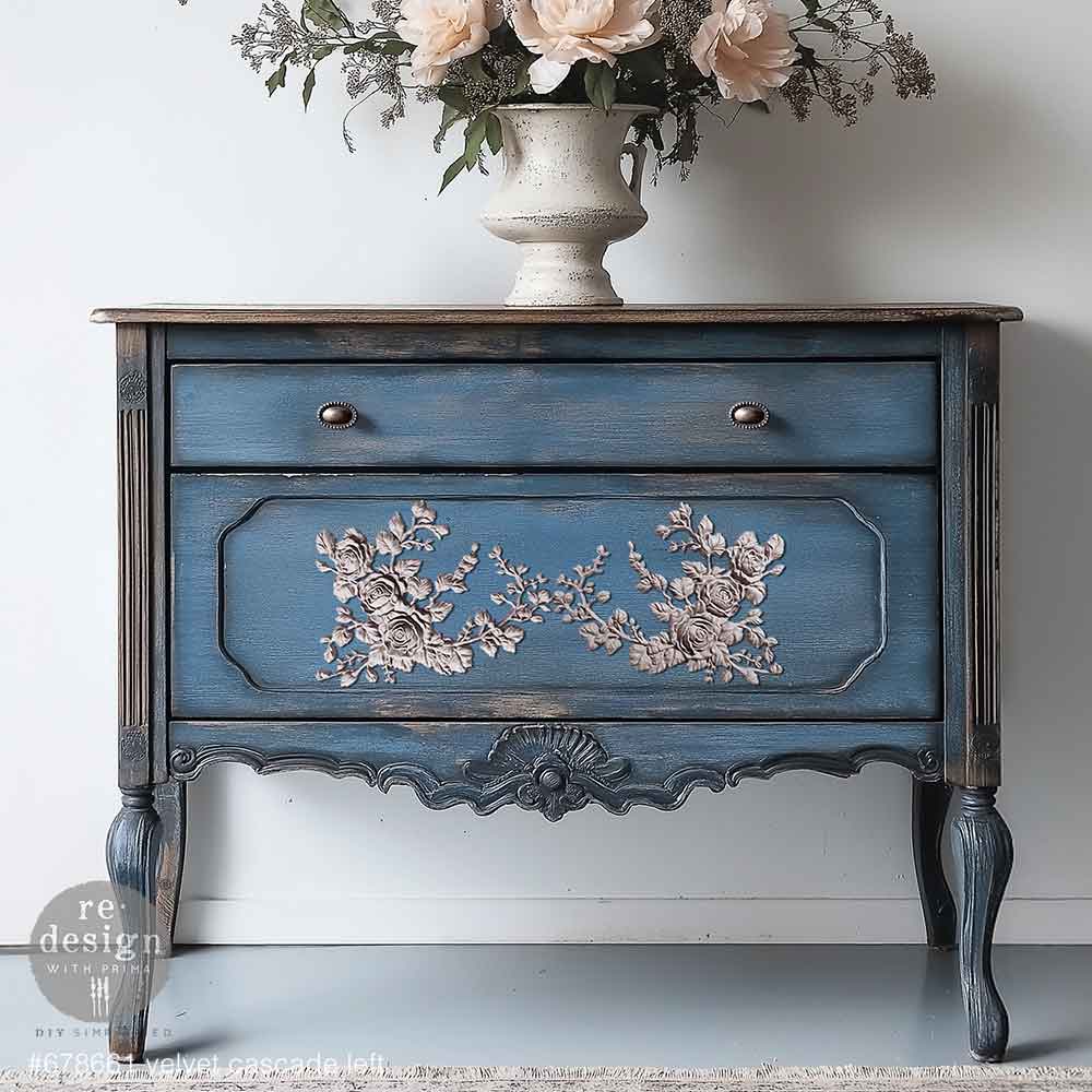 VELVET CASCADE LEFT - DECOR POLY - – 9.5″x7″x0.5″ (24.1cmx17.8cmx1.3cm)