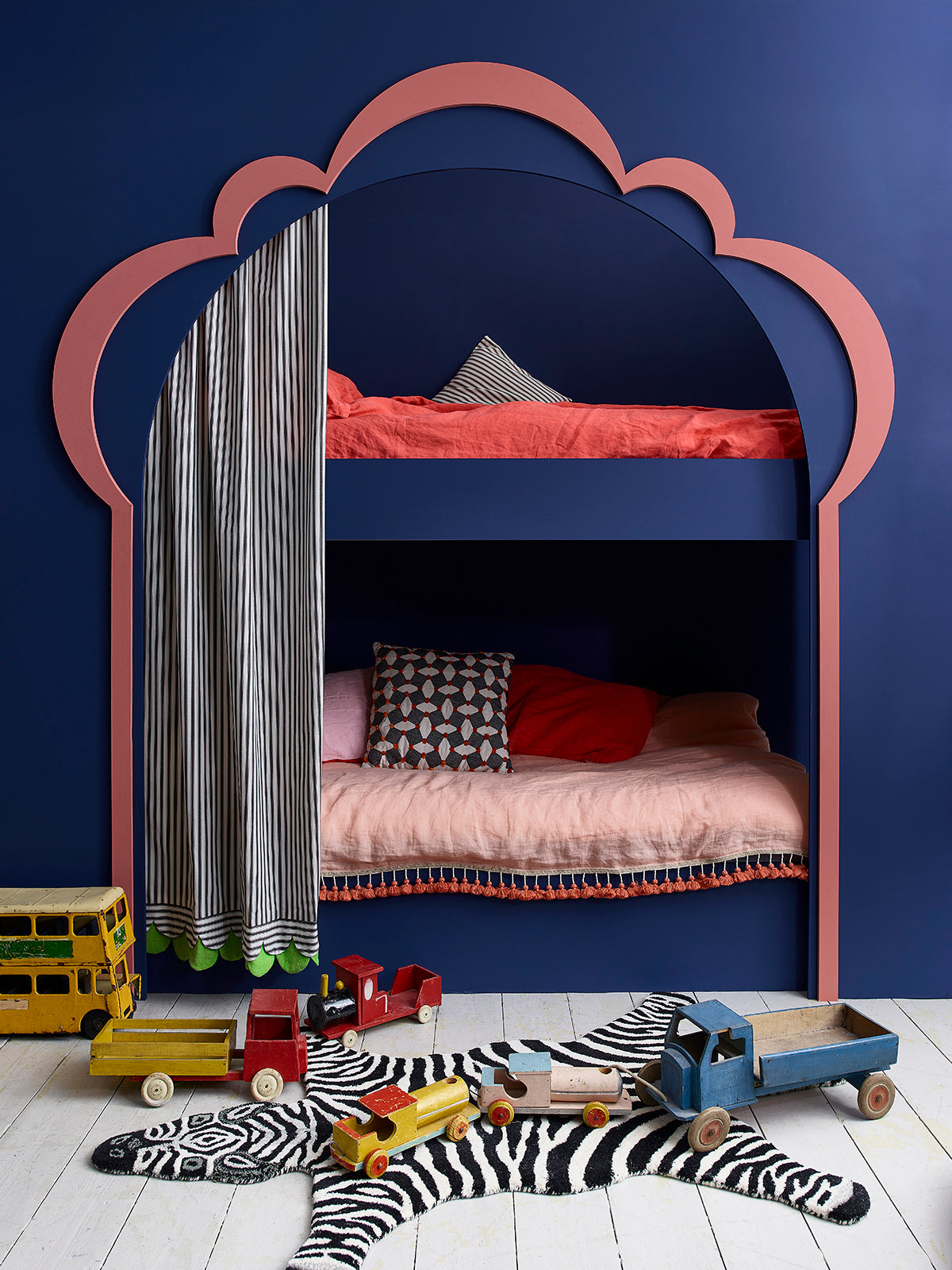 NAPOLEONIC BLUE - ANNIE SLOLAN CHALK PAINT